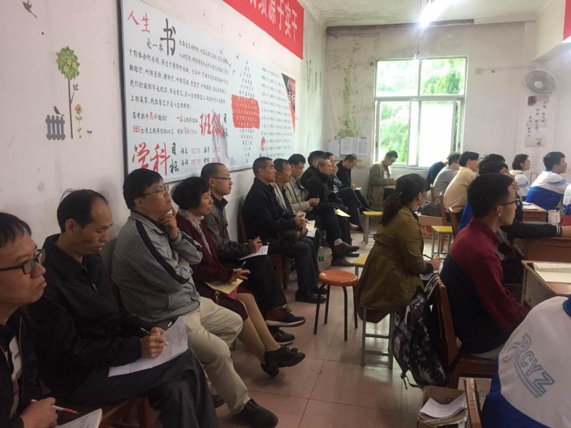 汝城縣一中老師認真聽取高考備考復習建議及增分策略